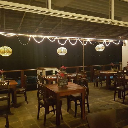 Coral Seas Beach Hikkaduwa Luaran gambar