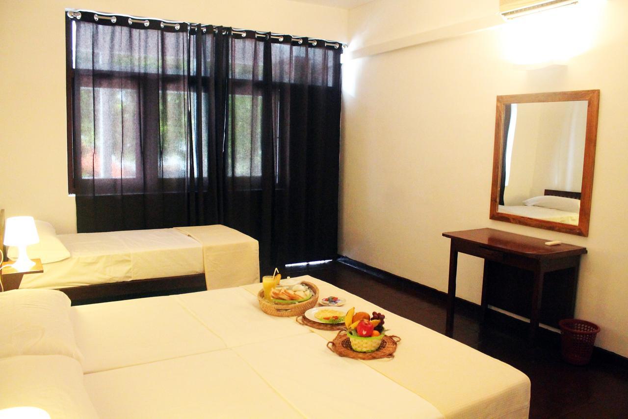 Coral Seas Beach Hikkaduwa Luaran gambar