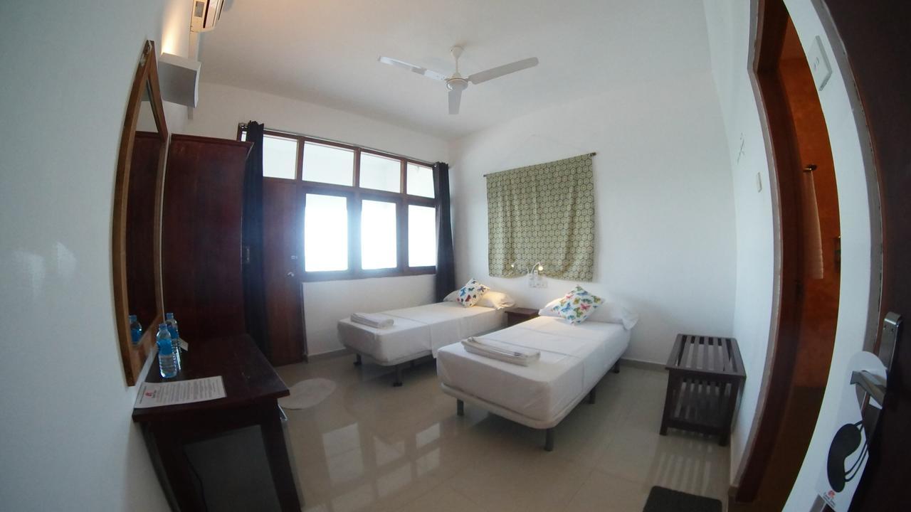Coral Seas Beach Hikkaduwa Luaran gambar