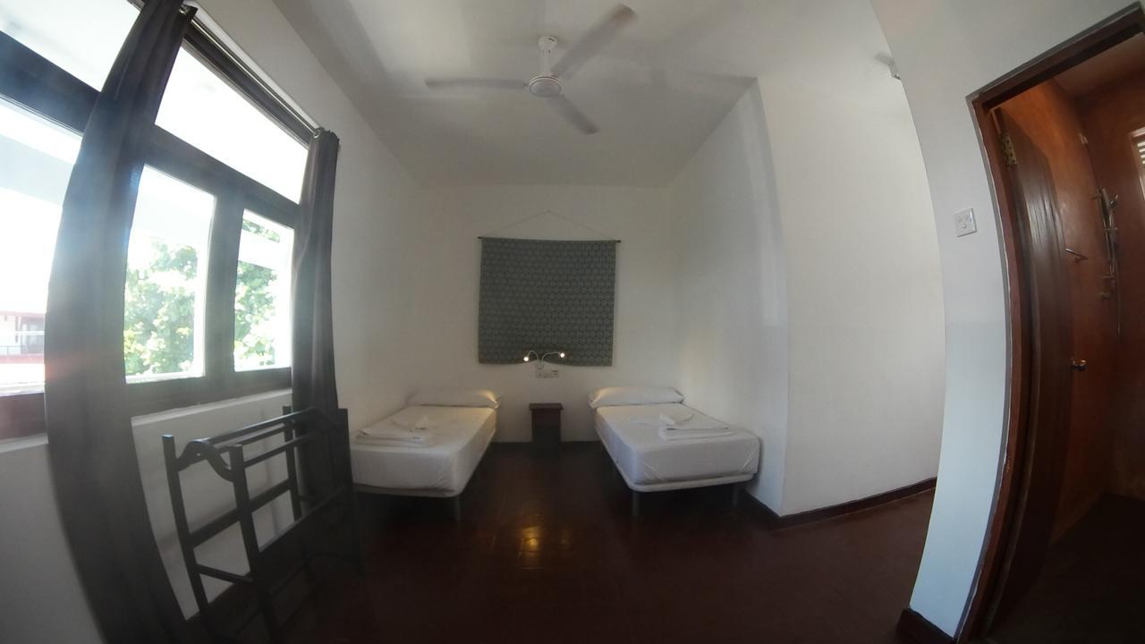 Coral Seas Beach Hikkaduwa Luaran gambar